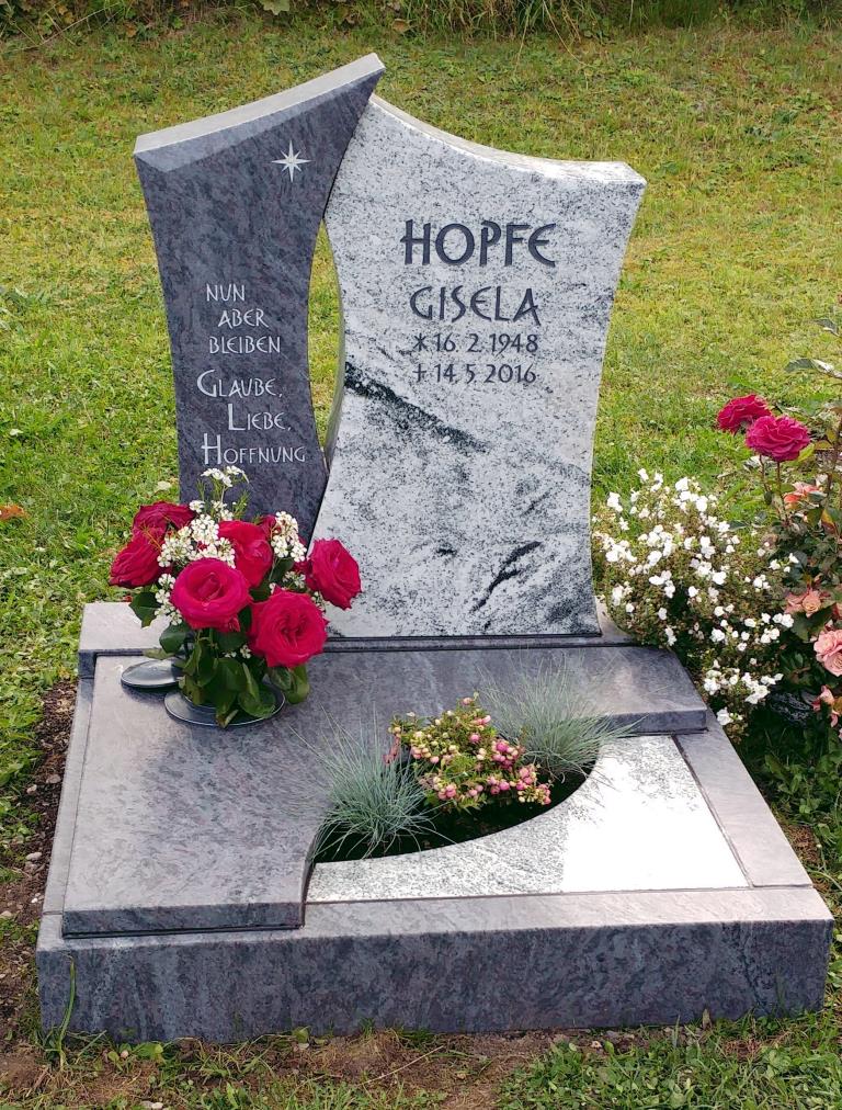 Steinmetz Betz in Schmiedefeld - Grabstein praktische Umsetzung